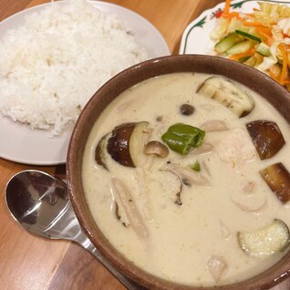 行った気分♪エスニック♪鳥団子のグリーンカレー